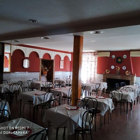 Hostal Restaurante El Parador Alcaracejos Bagian luar foto